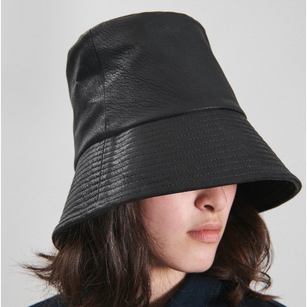 New bucket hat Capra -black